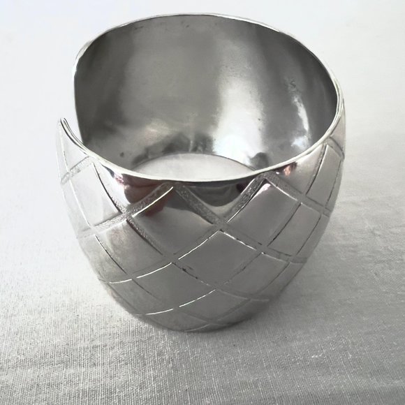 Silver Tone Etched Diamond Pattern Cuff Bracelet Size Medium - Picture 3 of 5